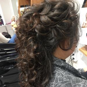 Coiffeur Montauban chignon mariée bouclé flou